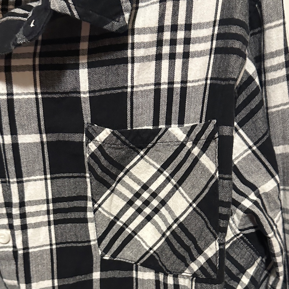 Ava & Viv Black and White Plaid Button Down Shirt - Picture 4 of 5